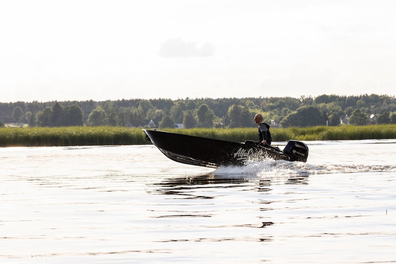 AlfaCraft Classic 385 during an on-water test
